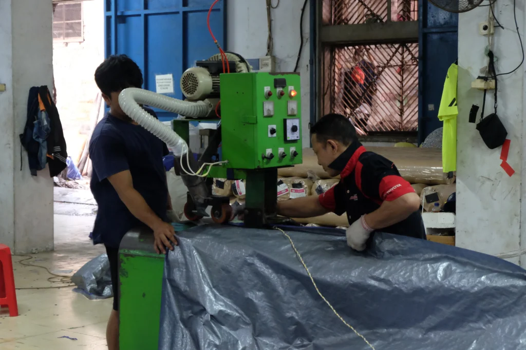 Toko Terpal Jakarta: Terpal Logistik, Gudang, dan Distribusi Barang
