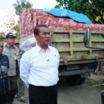 Mentan Amran Percepat Penyaluran 861 Ton Beras bagi Korban Gempa NTT
