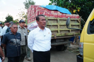 Mentan Amran Percepat Penyaluran 861 Ton Beras bagi Korban Gempa NTT