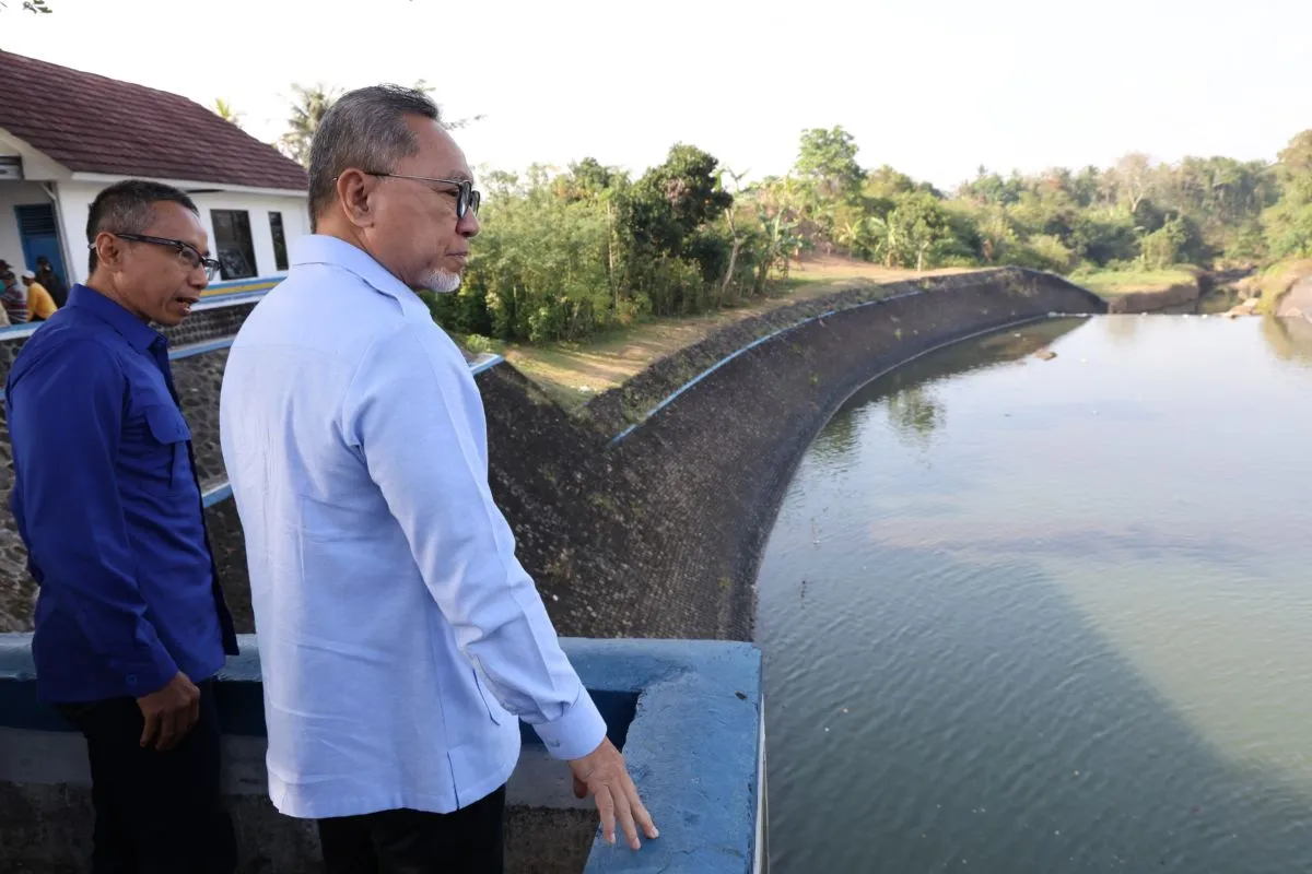 Zulhas Kawal Perbaikan Irigasi Banyuwangi Atasi Masalah Sedimentasi