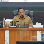 Mendagri Minta Pemda Waspadai Kenaikan Harga Ayam, Telur, dan Beras