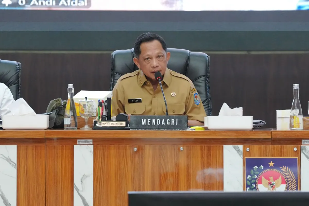 Mendagri Minta Pemda Waspadai Kenaikan Harga Ayam, Telur, dan Beras