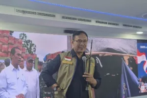 Menko Pangan dan Bulog Pastikan Penyaluran Bantuan Beras Tepat Sasaran